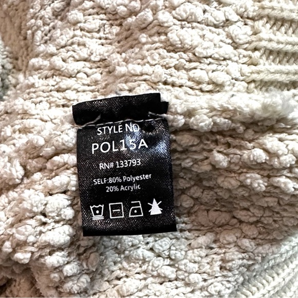 EUC POL Pullover Hooded Sweater in Light Cream. Size Small ❄️🧤 - Picture 8 of 9